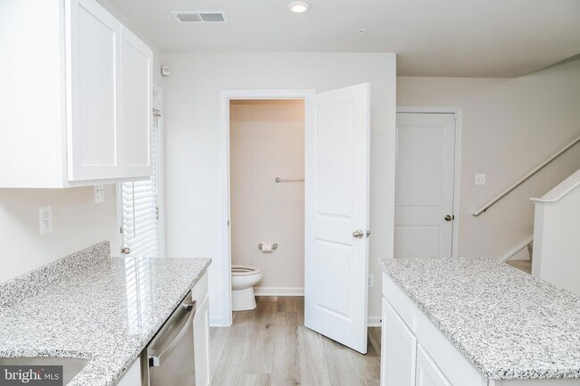 Building Photo - 118 Charlotte St