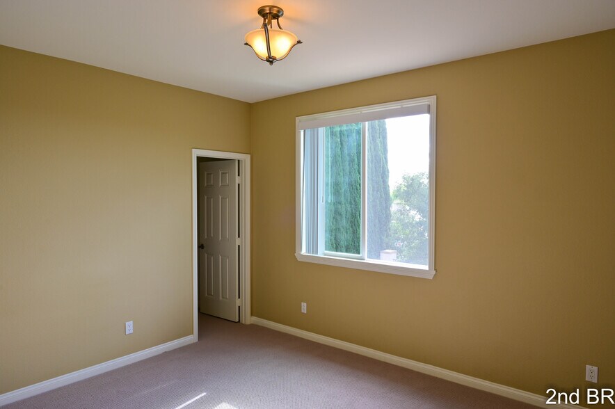 Building Photo - 1167 Vista Pointe Blvd