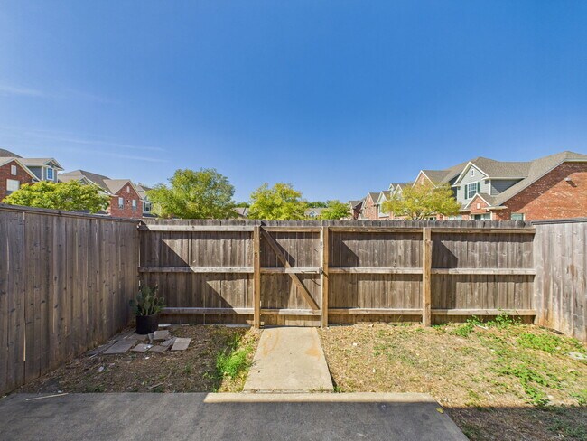 Building Photo - 1001 Krenek Tap Rd