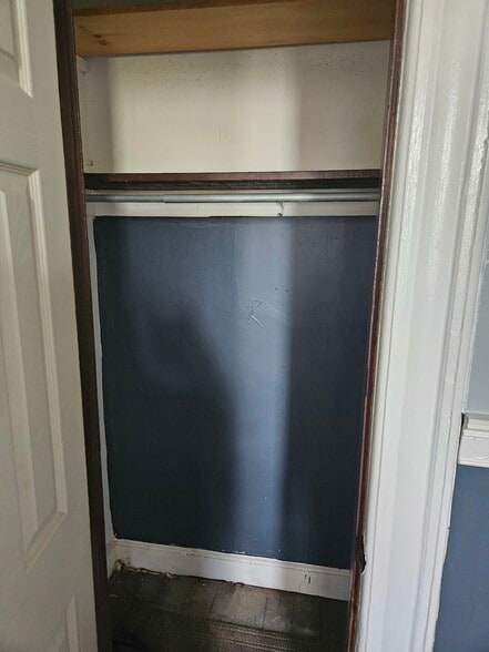 Building Photo - 693 Macdonough St