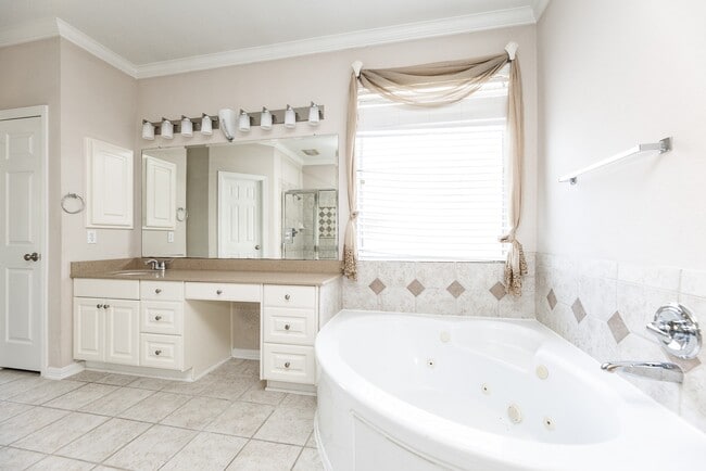 Building Photo - 15435 Stoneridge Park Ln