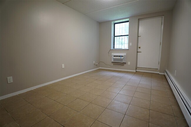 Building Photo - 143-49 Barclay Ave