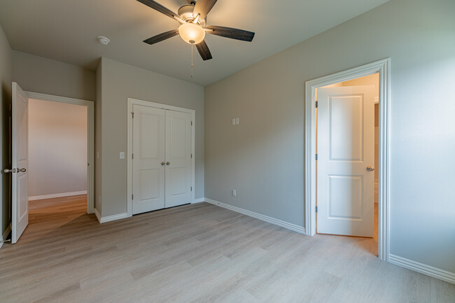 Building Photo - 1601 SW Poigai Wy
