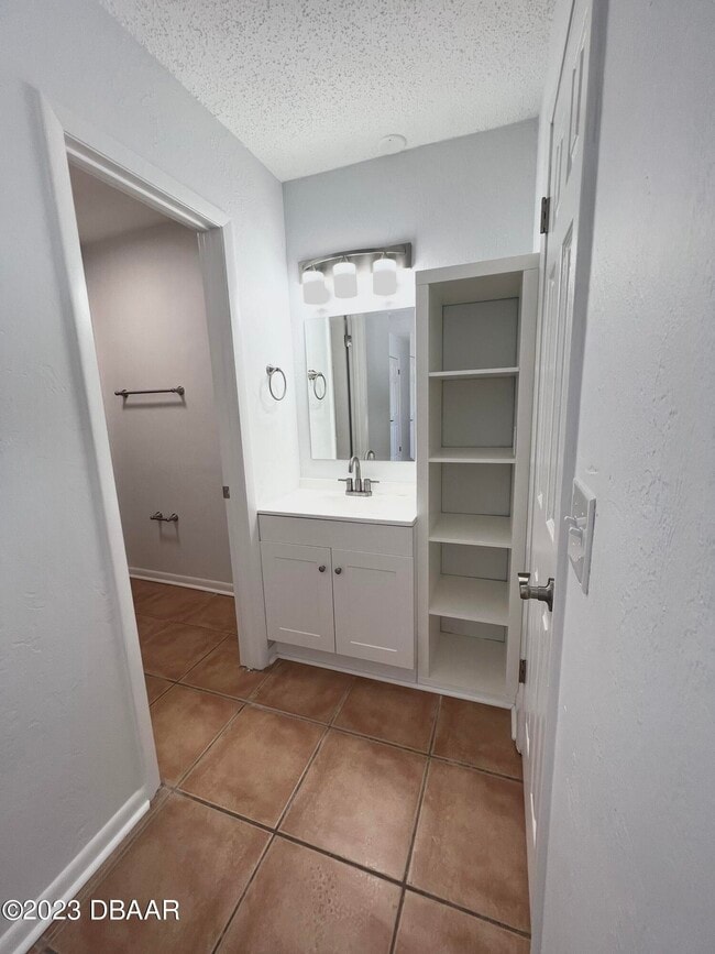 Building Photo - 9 Lakewood Park