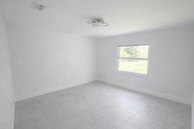 Building Photo - 149 Ponce De Leon St