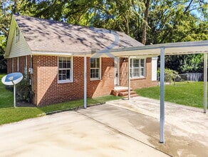 Building Photo - Move in before November 15th and choose yo...