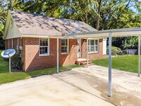 Building Photo - Move in before November 15th and choose yo...