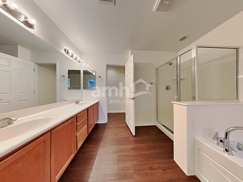 Building Photo - 11016 E Silver Springs Cir