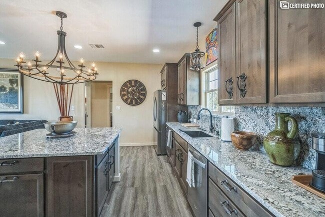 Building Photo - 505 Heron Dr