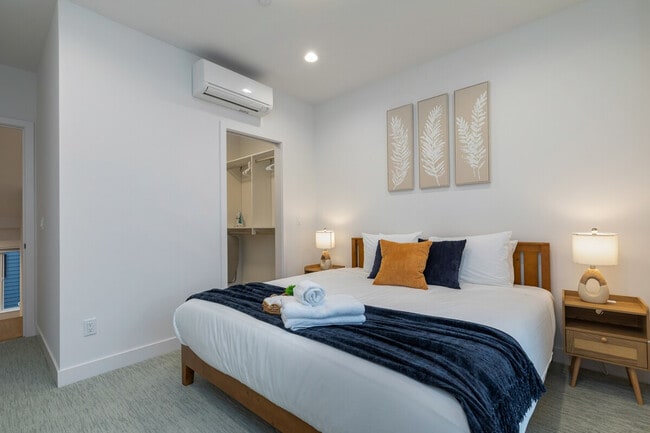 Building Photo - 129 11th Ave E