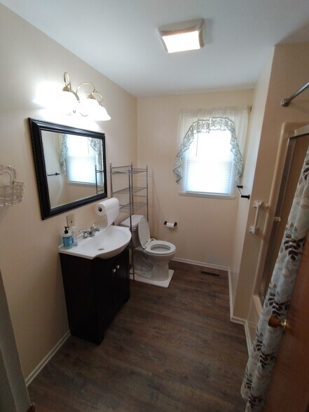 Bathroom - 8306 Park Rd