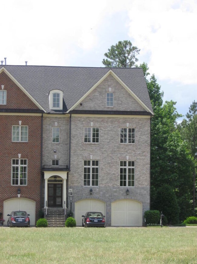 Building Photo - 4 Story Townhome in Greensboro NC