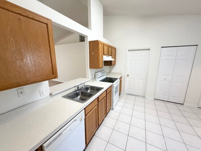 Building Photo - 120 Foxhall Ln