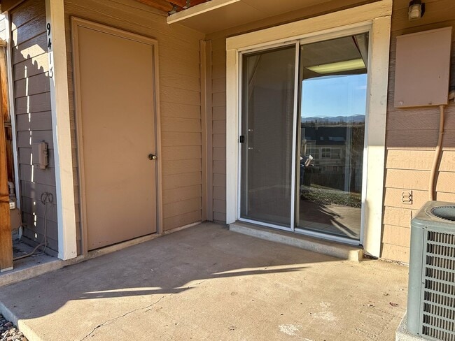 Building Photo - Beautiful TownHome Near Chatfield Reservoir
