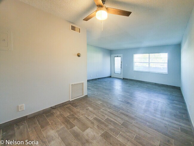 Building Photo - 4 Abbey Ln