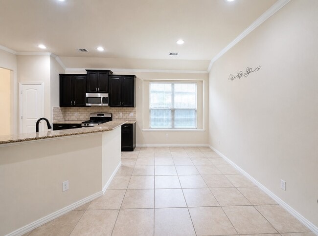 Building Photo - 7506 Amber Village Cir