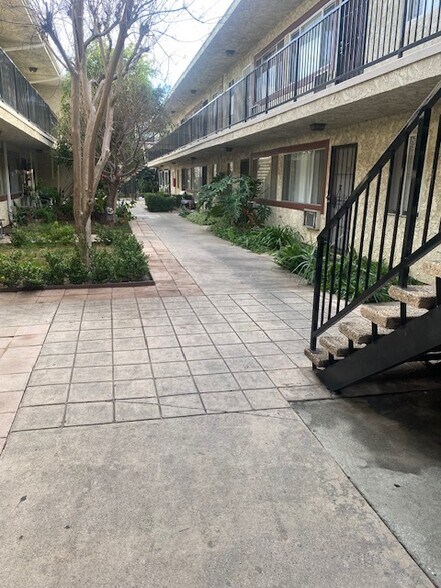 Building Photo - 8800 Cedros Ave