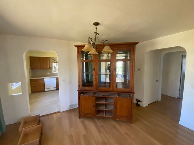 Building Photo - Sheridan Avenue Duplex