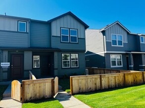 Building Photo - FREE RENT New Beauty! Location, location!!...
