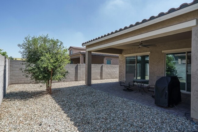 Building Photo - 14084 W Desert Flower Dr