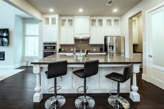 Building Photo - 6812 Royal Liverpool Dr