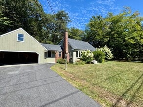 Building Photo - Spacious 4BD/2BA Home w/ Fully Fenced Back...