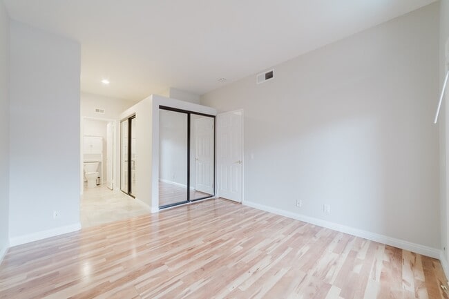 Building Photo - 3547 Cameo Dr