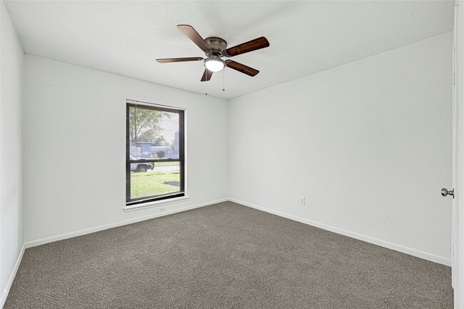Building Photo - 10206 Sagebluff Dr