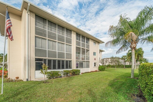 Building Photo - 2855 Garden Dr S