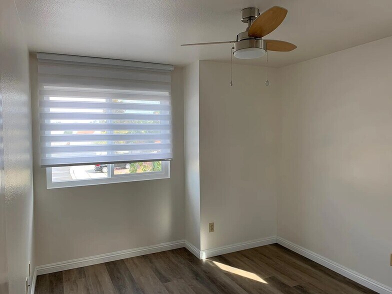 Building Photo - 10734 Chinon Cir