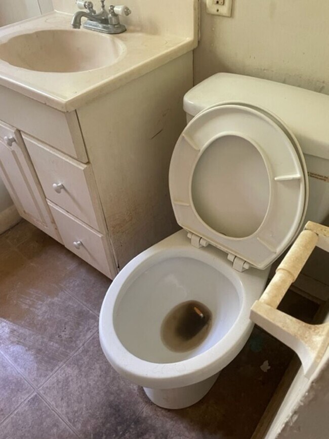 Building Photo - Three Bedroom One bathroom home for Rent