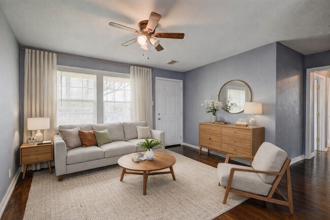 Building Photo - 9506 Sierra Dr