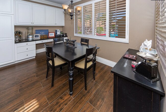 Building Photo - Stunning 5-Bedroom Castaic View Home for Rent!