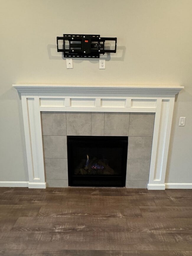 Building Photo - Charming 3-Bedroom Home