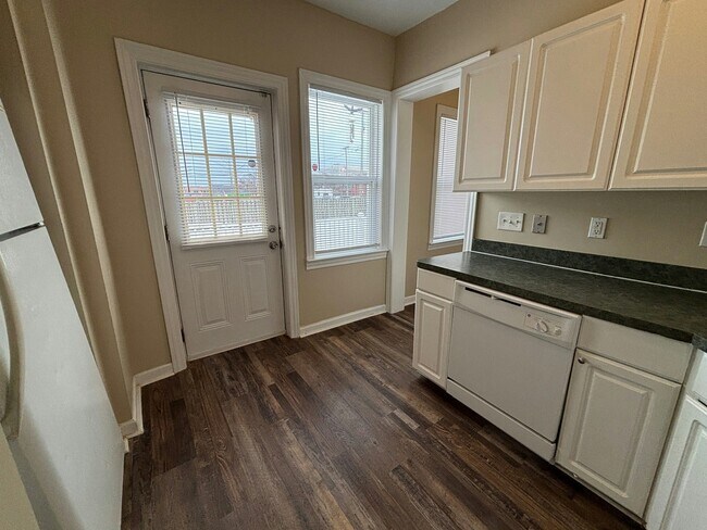 Building Photo - 99 Clinton St