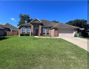 Building Photo - 701 Stoneybrooke Way