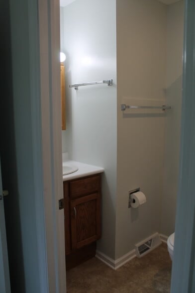 Master Bath - 553 Gordon Rd