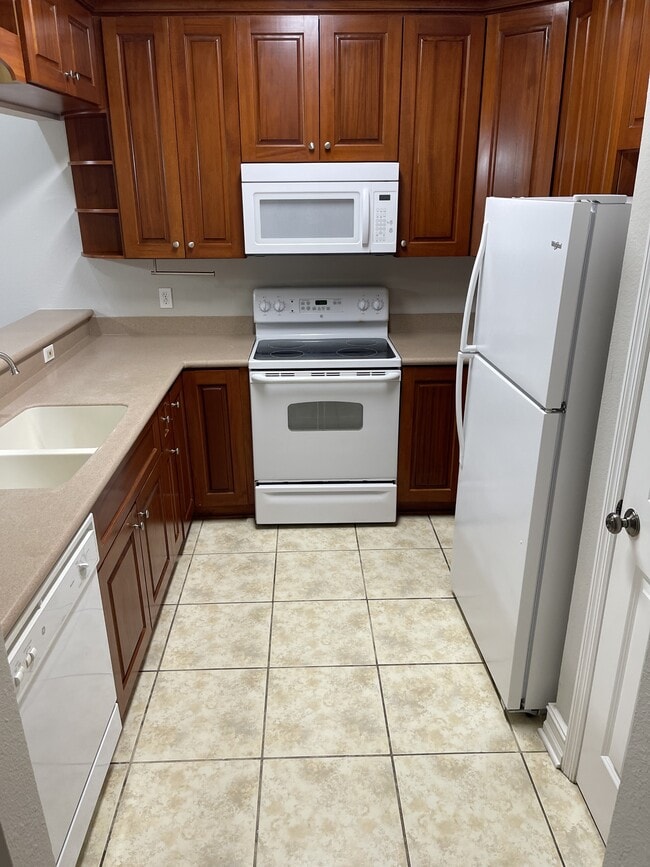 Building Photo - 1561 Crescent Hills Dr