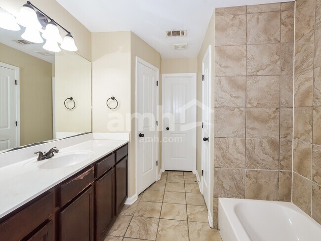 Building Photo - 10249 Sterling Ridge Dr