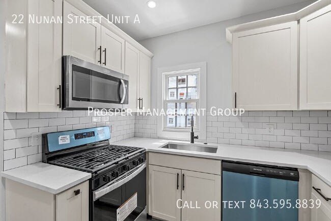 Building Photo - Charming, Renovated Downstairs 2-Bedroom U...