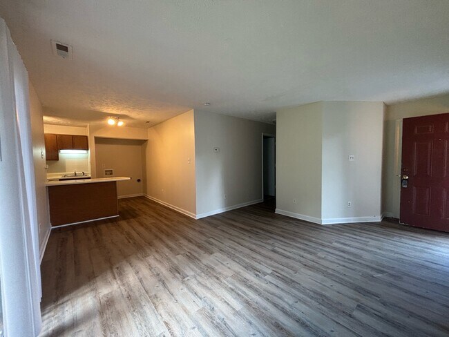Building Photo - 1123 Southwood Dr
