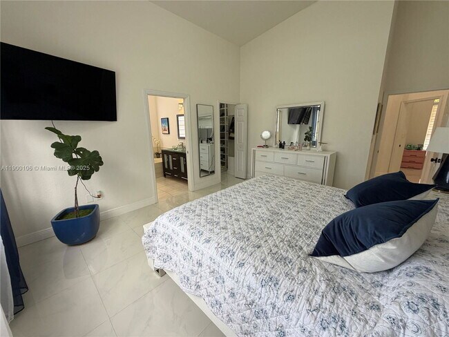 Building Photo - 2330 SW 132nd Wy