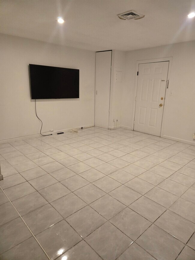 Building Photo - 603 55th St