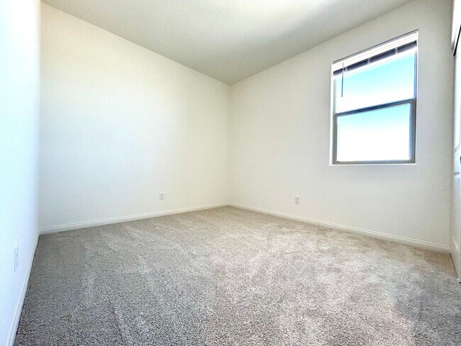 Building Photo - Brand new Townhome in Summerlin Grand Park Village