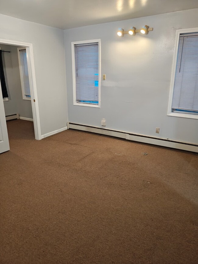 Building Photo - 645 E St Georges Ave