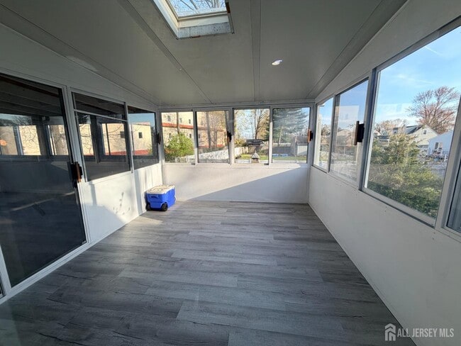 Building Photo - 2460 Woodbridge Ave