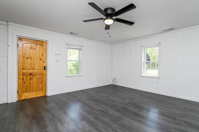 Building Photo - 2 bd, 1 ba house, just north of Columbia off of Route B, many updates, 1 acre lot