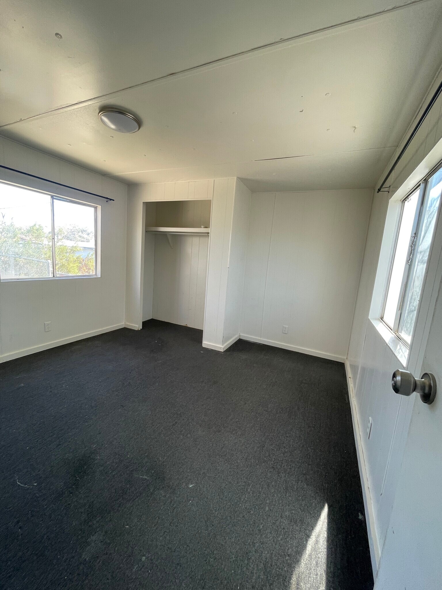 Building Photo - 1305 W Benson Ave