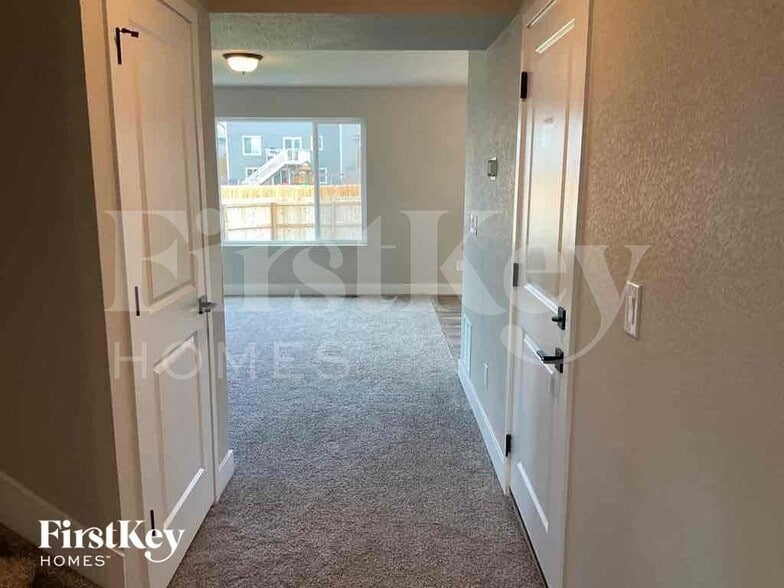 Building Photo - 6907 Akela Ln