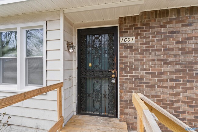 Building Photo - 1601 Armstrong St NW